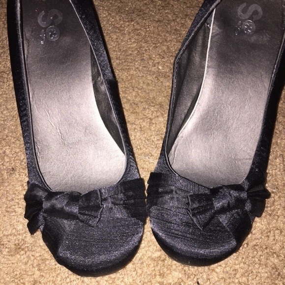 1/2 in. wedges. Black/size 3/comfortable fit - Picture 4 of 4